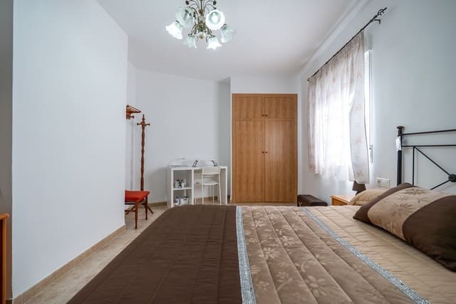 3 Zimmer Haus zu verkaufen in Pinoso mit Pool - 115.000 € (Ref: 9569500)