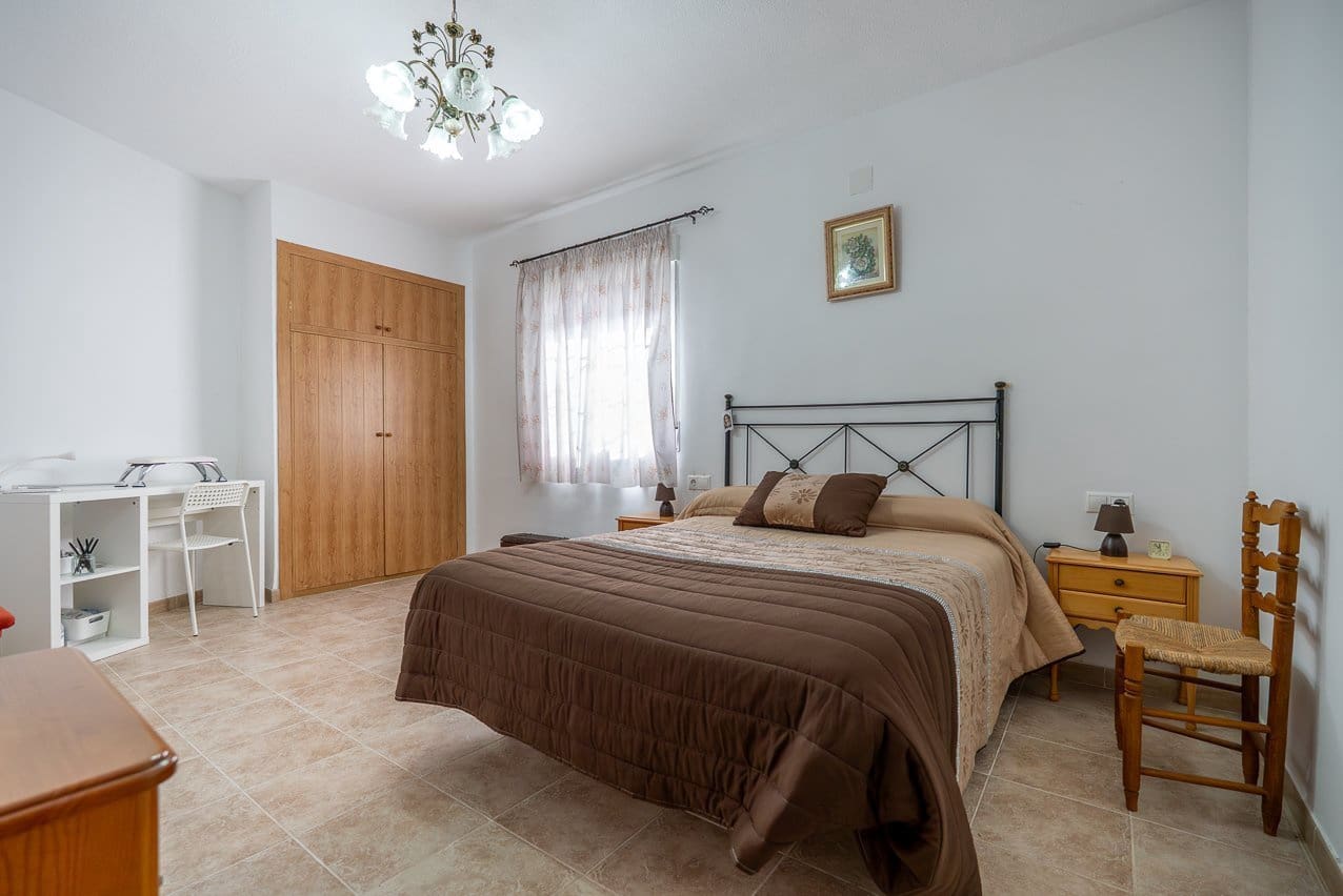 3 bedroom Townhouse for sale in Pinoso with pool - € 115,000 (Ref: 9569500)