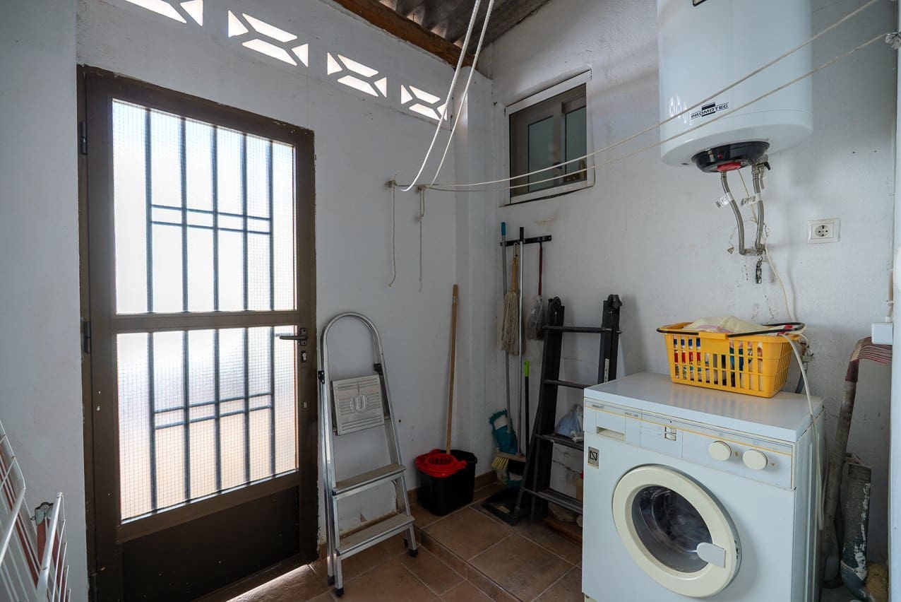 3 bedroom Townhouse for sale in Pinoso with pool - € 115,000 (Ref: 9569500)