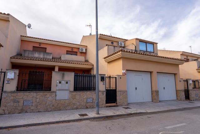 3 Zimmer Haus zu verkaufen in Pinoso mit Pool - 185.000 € (Ref: 9569501)