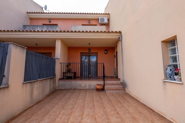 3 Zimmer Haus zu verkaufen in Pinoso mit Pool - 185.000 € (Ref: 9569501)