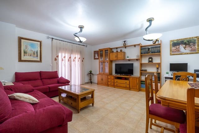 3 Zimmer Haus zu verkaufen in Pinoso mit Pool - 185.000 € (Ref: 9569501)