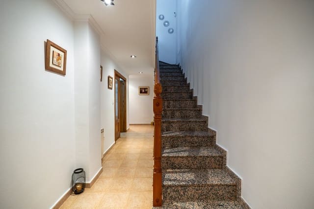 3 Zimmer Haus zu verkaufen in Pinoso mit Pool - 185.000 € (Ref: 9569501)