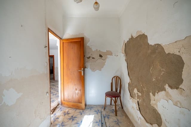 8 soveværelse Finca/Landehus til salg i L'Algueña / Alguenya med swimmingpool - € 99.950 (Ref: 9570230)