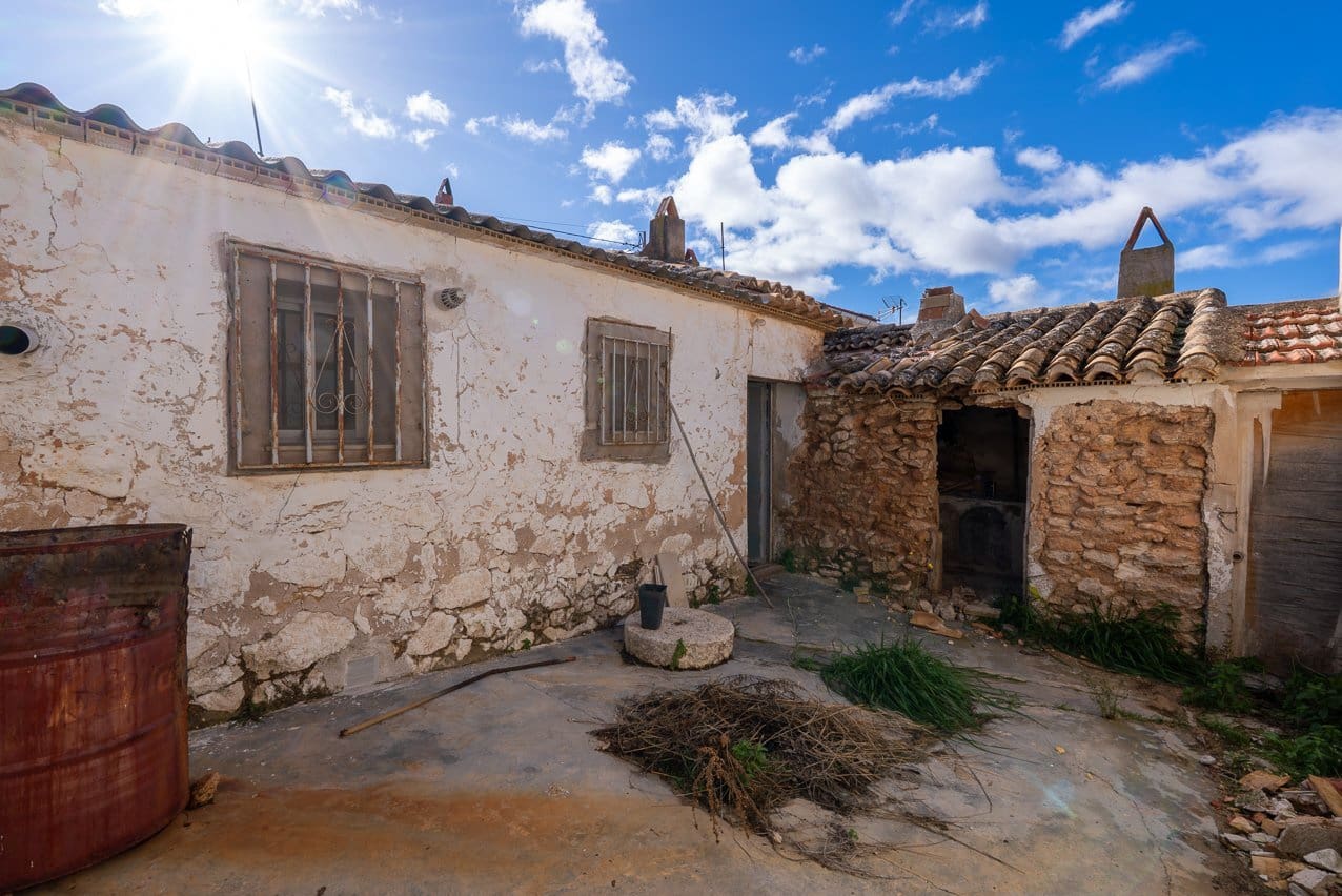 8 slaapkamer Finca/Landhuis te koop in L'Alguena / Alguenya met zwembad - € 99.950 (Ref: 9570230)