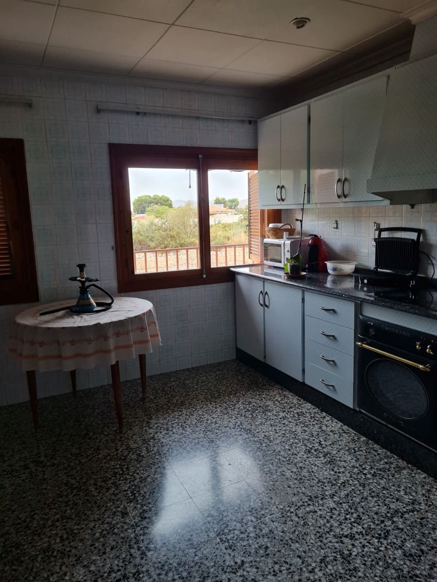 4 Zimmer Villa zu verkaufen in Petrel / Petrer mit Pool - 350.000 € (Ref: 9598472)