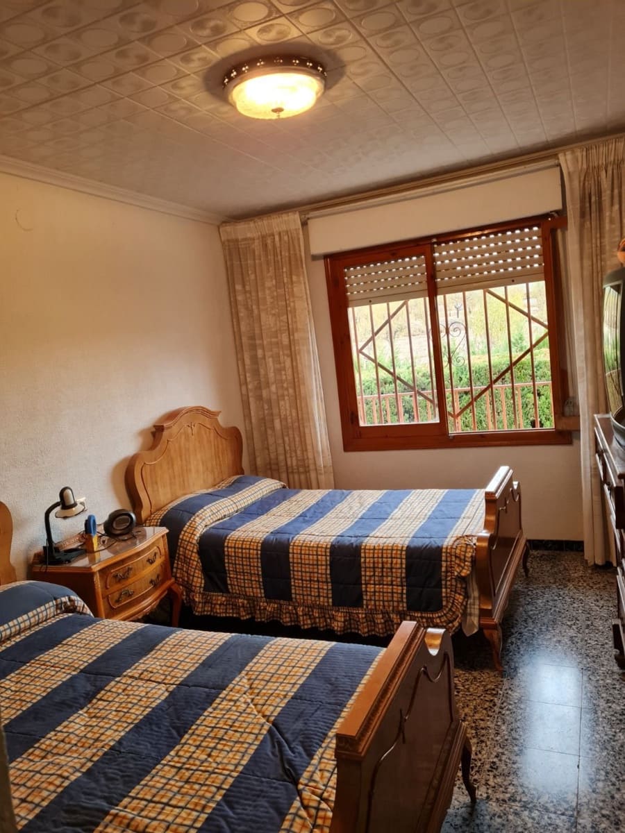 4 Zimmer Villa zu verkaufen in Petrel / Petrer mit Pool - 350.000 € (Ref: 9598472)