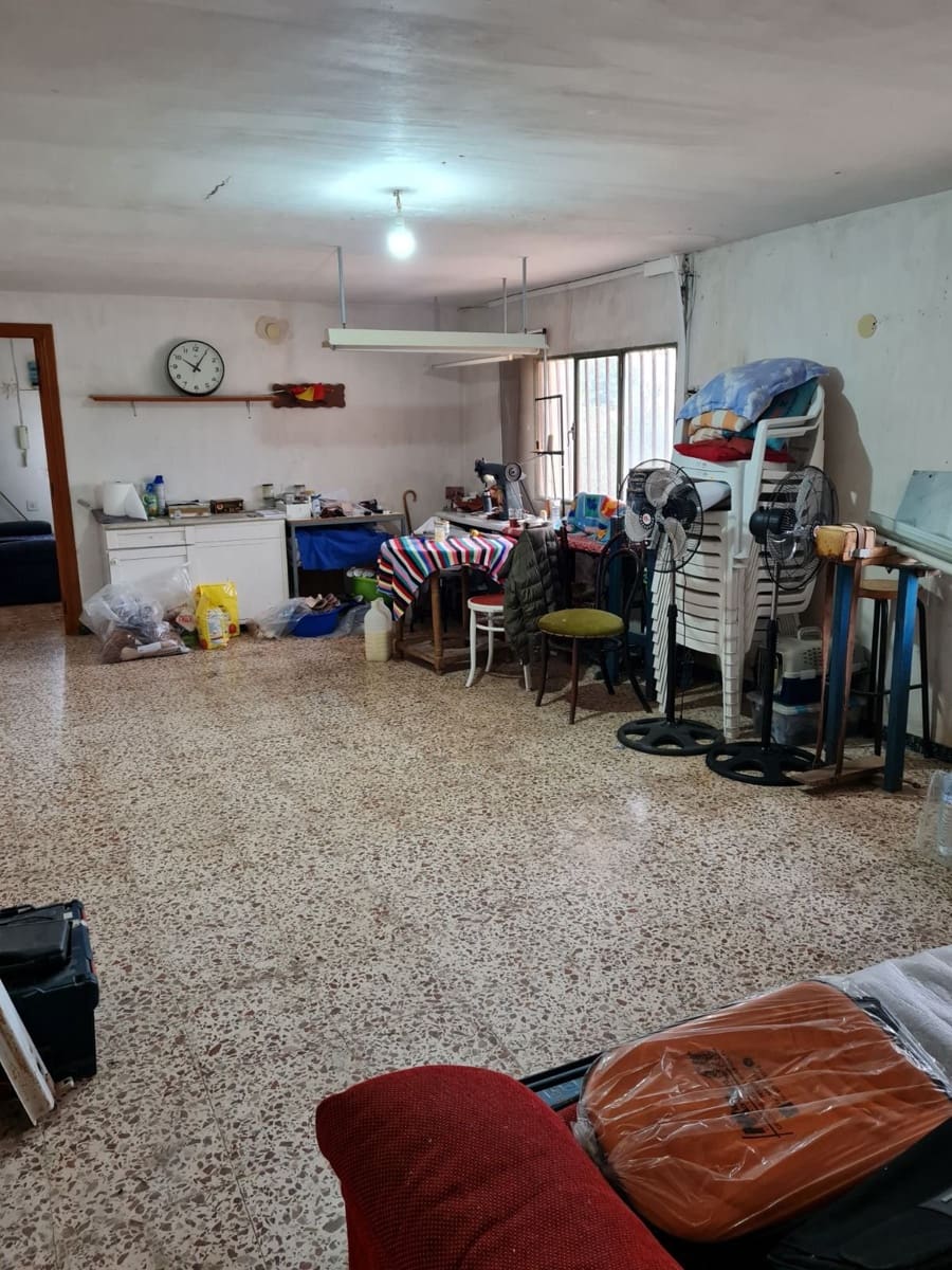 4 Zimmer Villa zu verkaufen in Petrel / Petrer mit Pool - 350.000 € (Ref: 9598472)