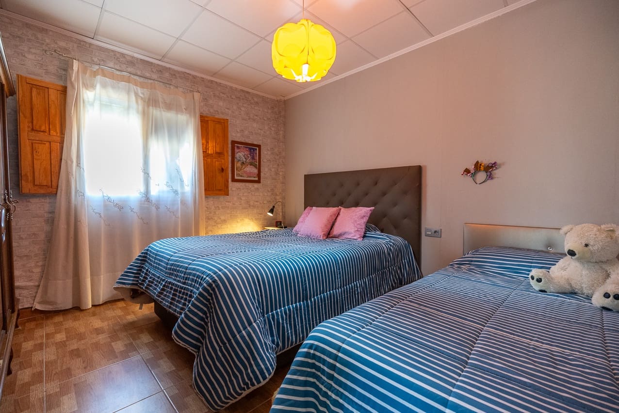 3 makuuhuone Maalaistalo myytävänä paikassa Yecla mukana uima-altaan - 220 000 € (Ref: 9603369)