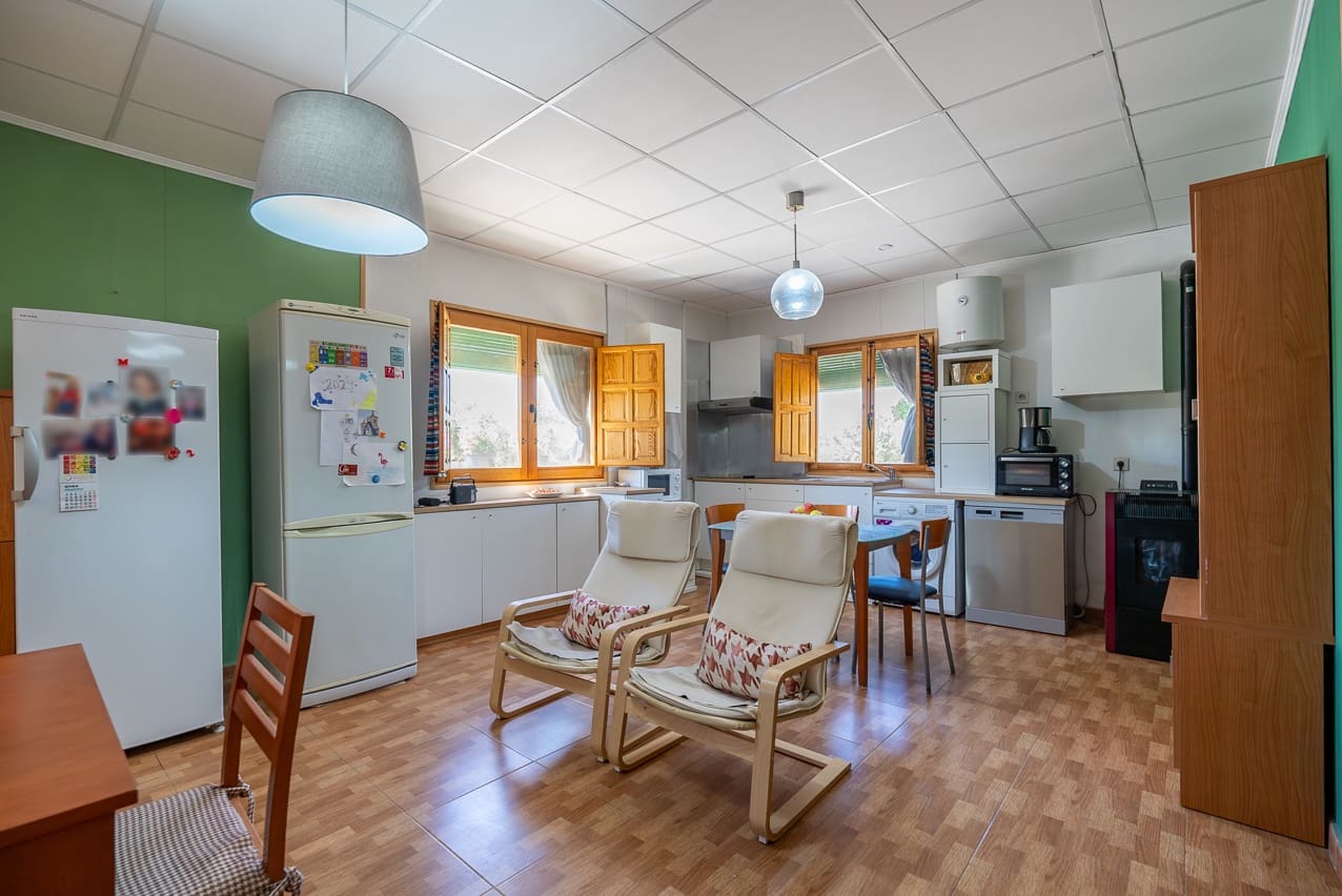 3 makuuhuone Maalaistalo myytävänä paikassa Yecla mukana uima-altaan - 220 000 € (Ref: 9603369)