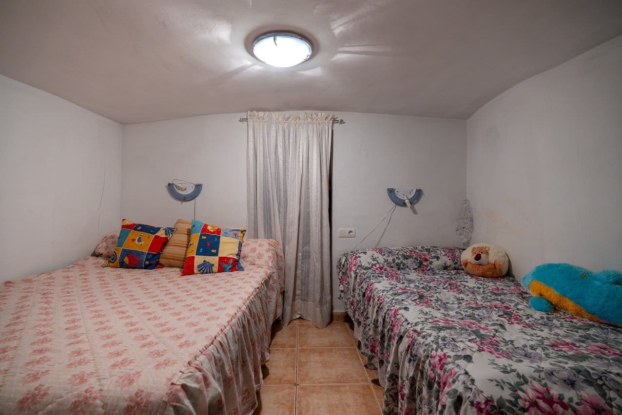 Casa Cueva de 4 habitaciones en Pinoso en venta con piscina - 150.000 € (Ref: 9618123)