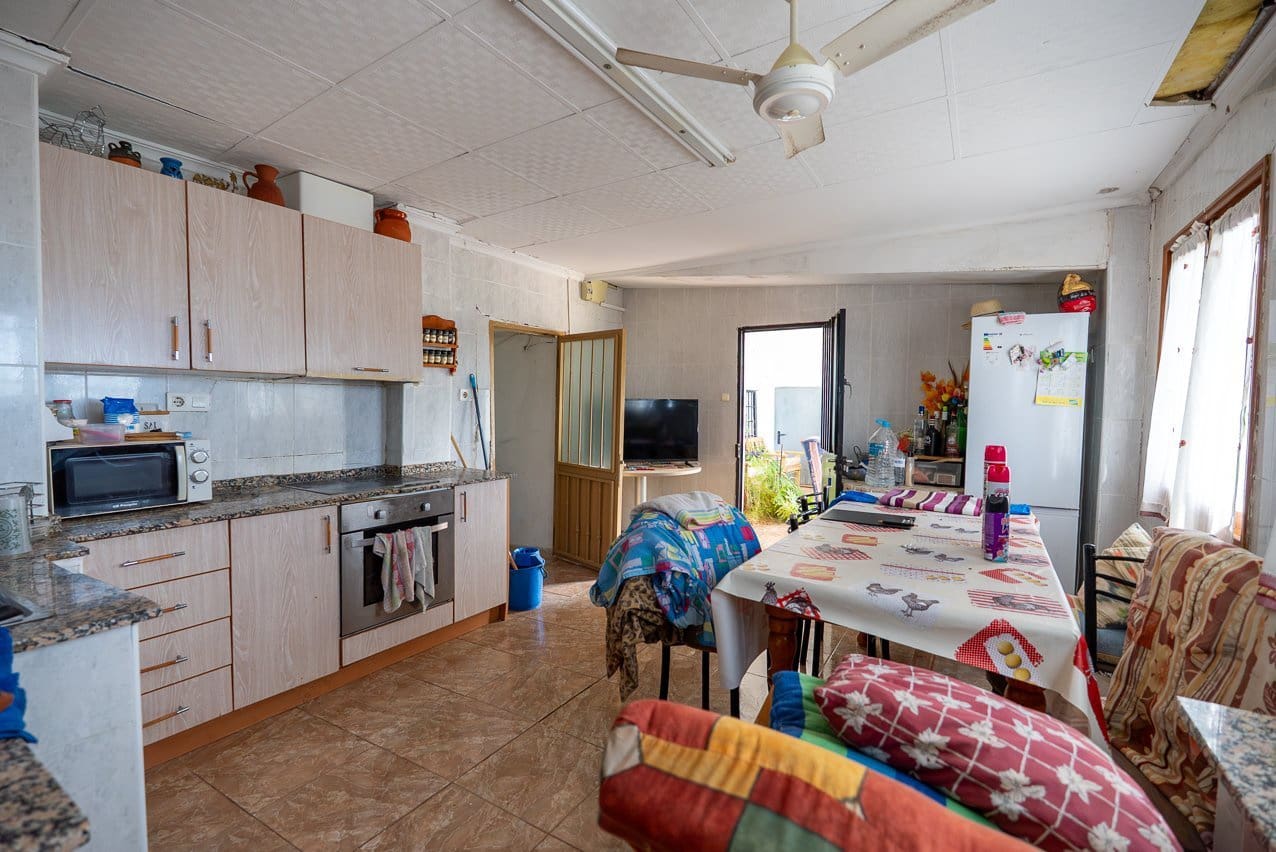 Casa Cueva de 4 habitaciones en Pinoso en venta con piscina - 150.000 € (Ref: 9618123)