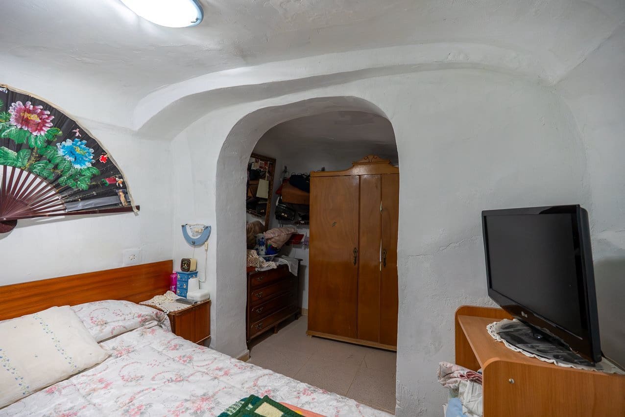 Casa Cueva de 4 habitaciones en Pinoso en venta con piscina - 150.000 € (Ref: 9618123)