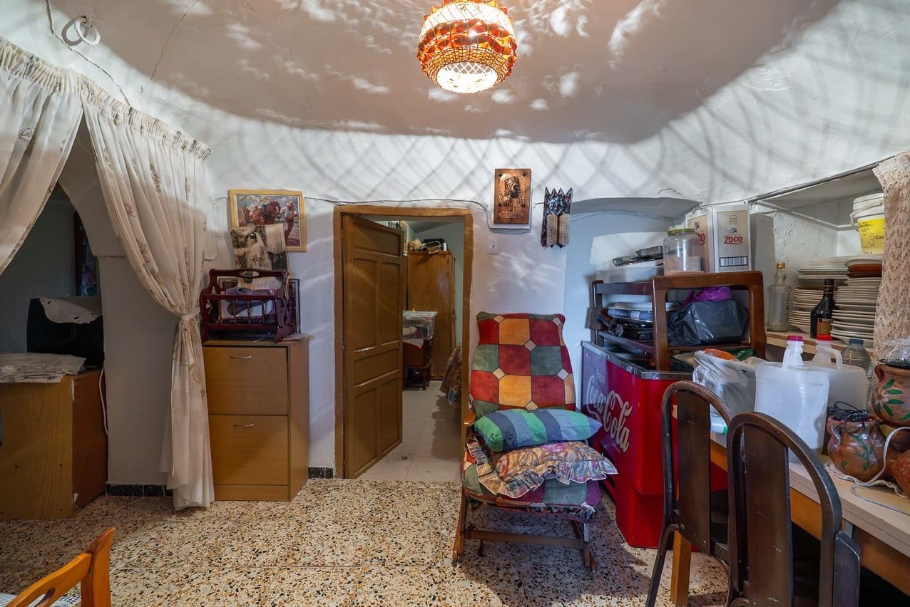 Casa Cueva de 4 habitaciones en Pinoso en venta con piscina - 150.000 € (Ref: 9618123)