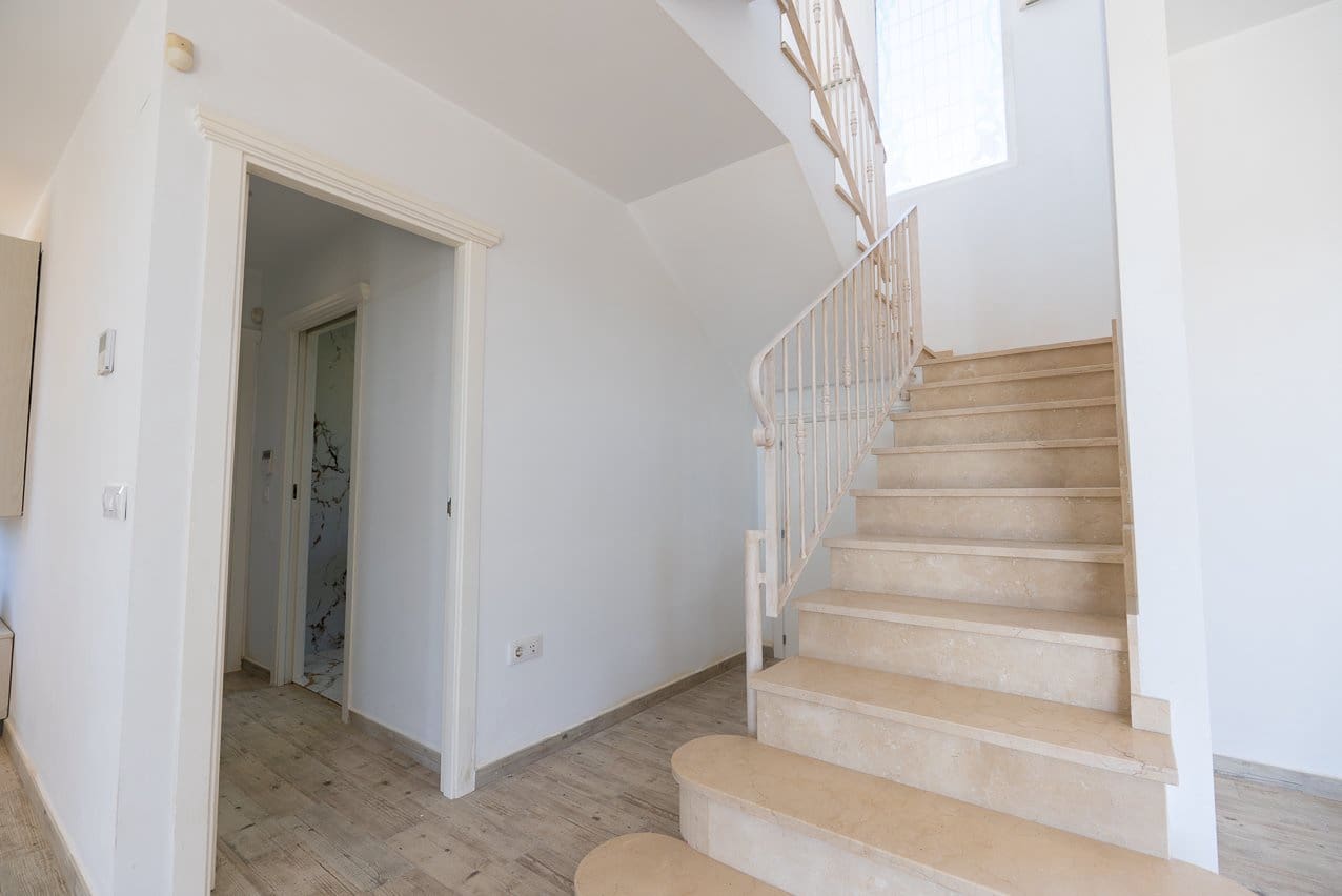 6 soveværelse Villa til salg i Pinoso med swimmingpool - € 465.000 (Ref: 9641080)