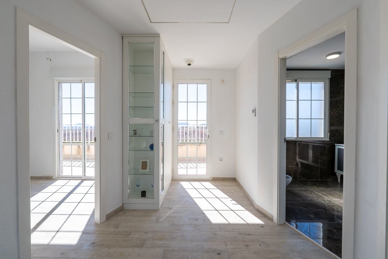 6 soveværelse Villa til salg i Pinoso med swimmingpool - € 465.000 (Ref: 9641080)