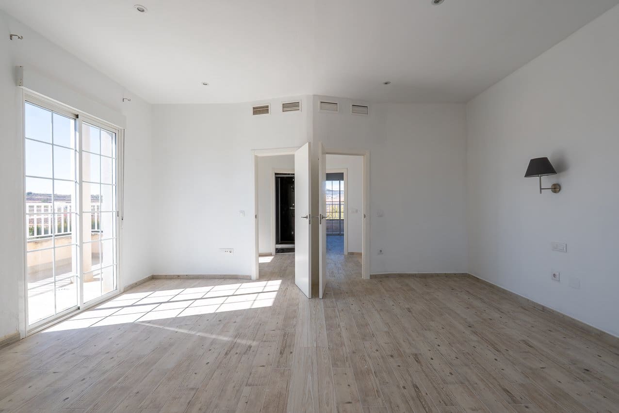 6 soveværelse Villa til salg i Pinoso med swimmingpool - € 465.000 (Ref: 9641080)