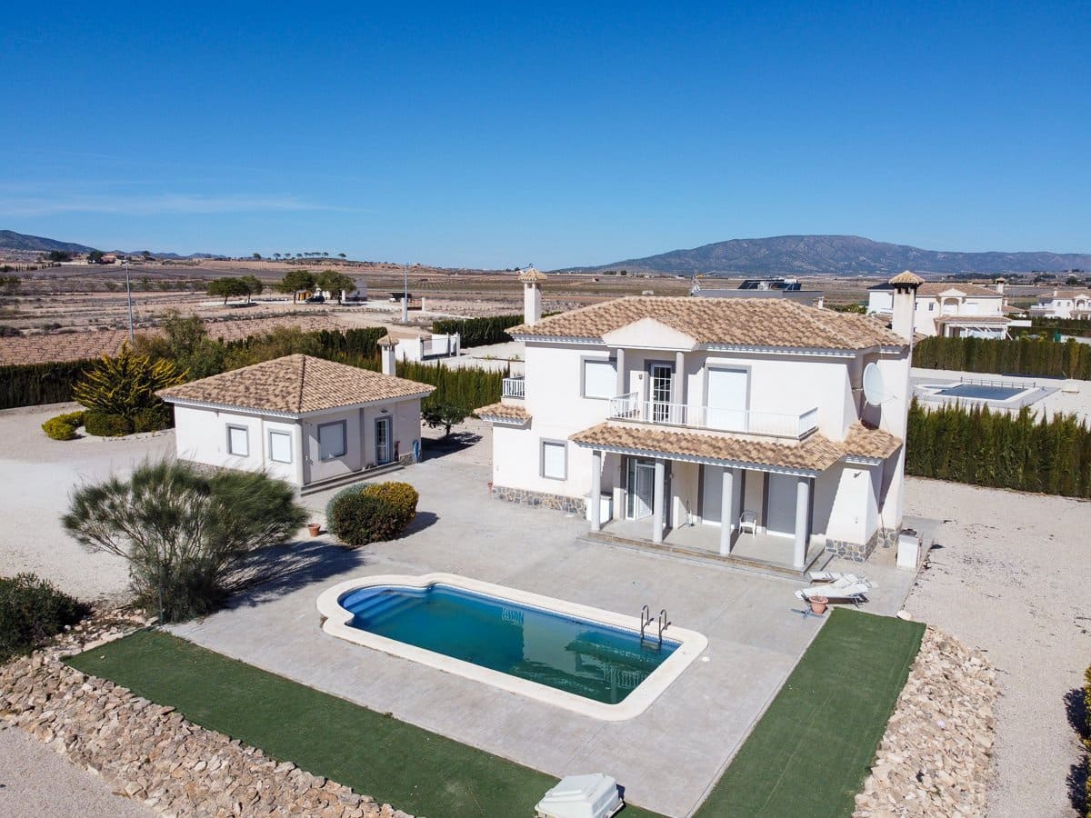 6 soveværelse Villa til salg i Pinoso med swimmingpool - € 465.000 (Ref: 9641080)