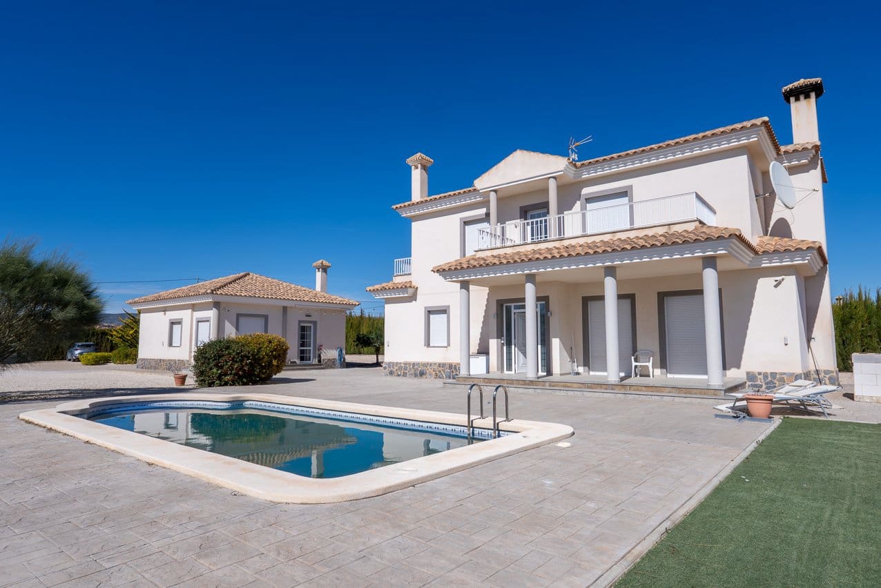 6 soveværelse Villa til salg i Pinoso med swimmingpool - € 465.000 (Ref: 9641080)