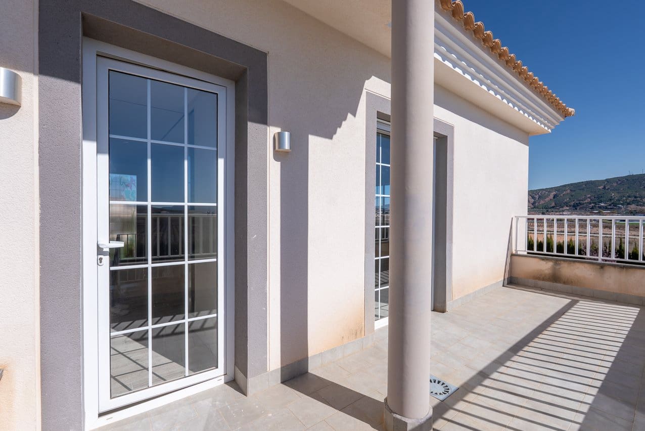 6 soveværelse Villa til salg i Pinoso med swimmingpool - € 465.000 (Ref: 9641080)