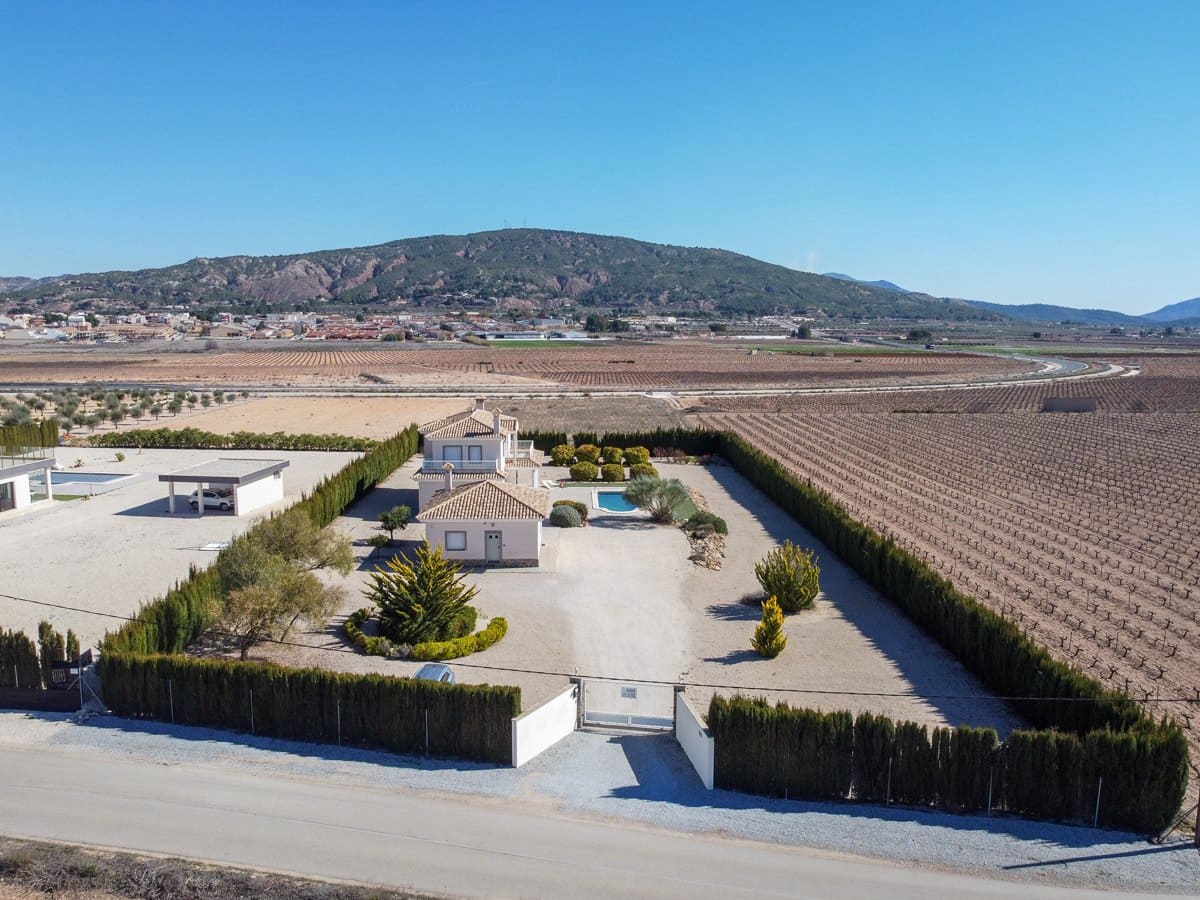 6 soveværelse Villa til salg i Pinoso med swimmingpool - € 465.000 (Ref: 9641080)