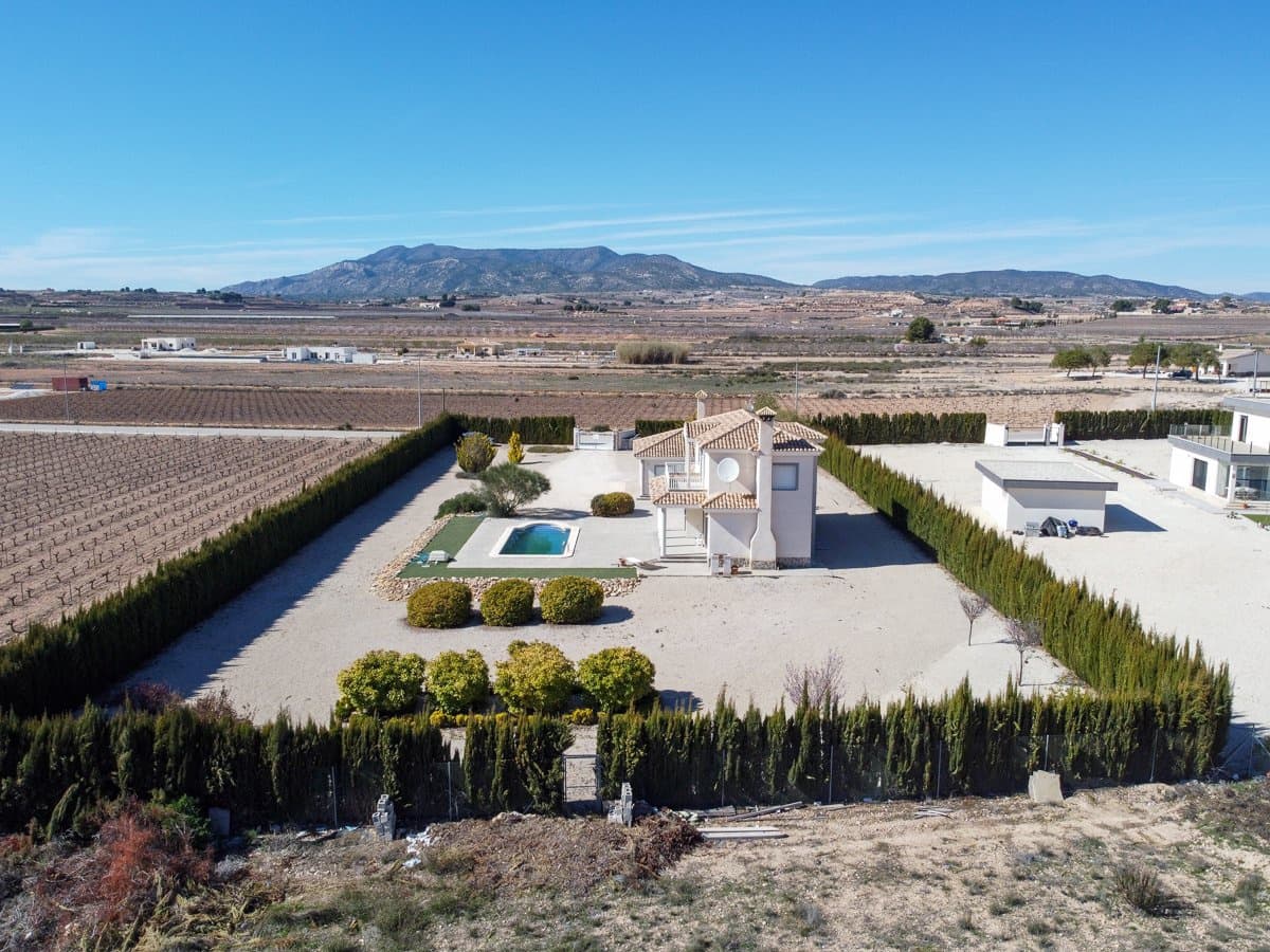 6 soveværelse Villa til salg i Pinoso med swimmingpool - € 465.000 (Ref: 9641080)