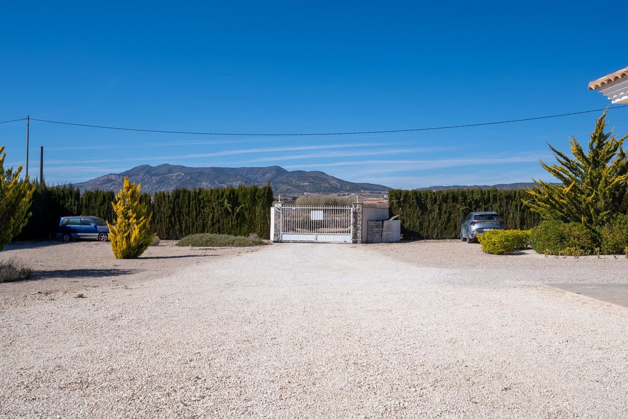 6 soveværelse Villa til salg i Pinoso med swimmingpool - € 465.000 (Ref: 9641080)