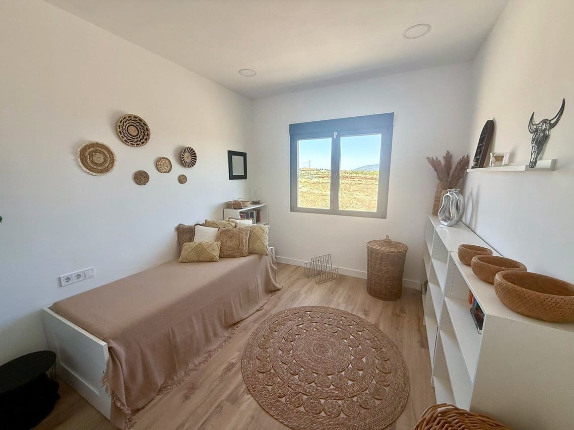 3 bedroom Villa for sale in Pinoso with pool - € 399,900 (Ref: 9646248)