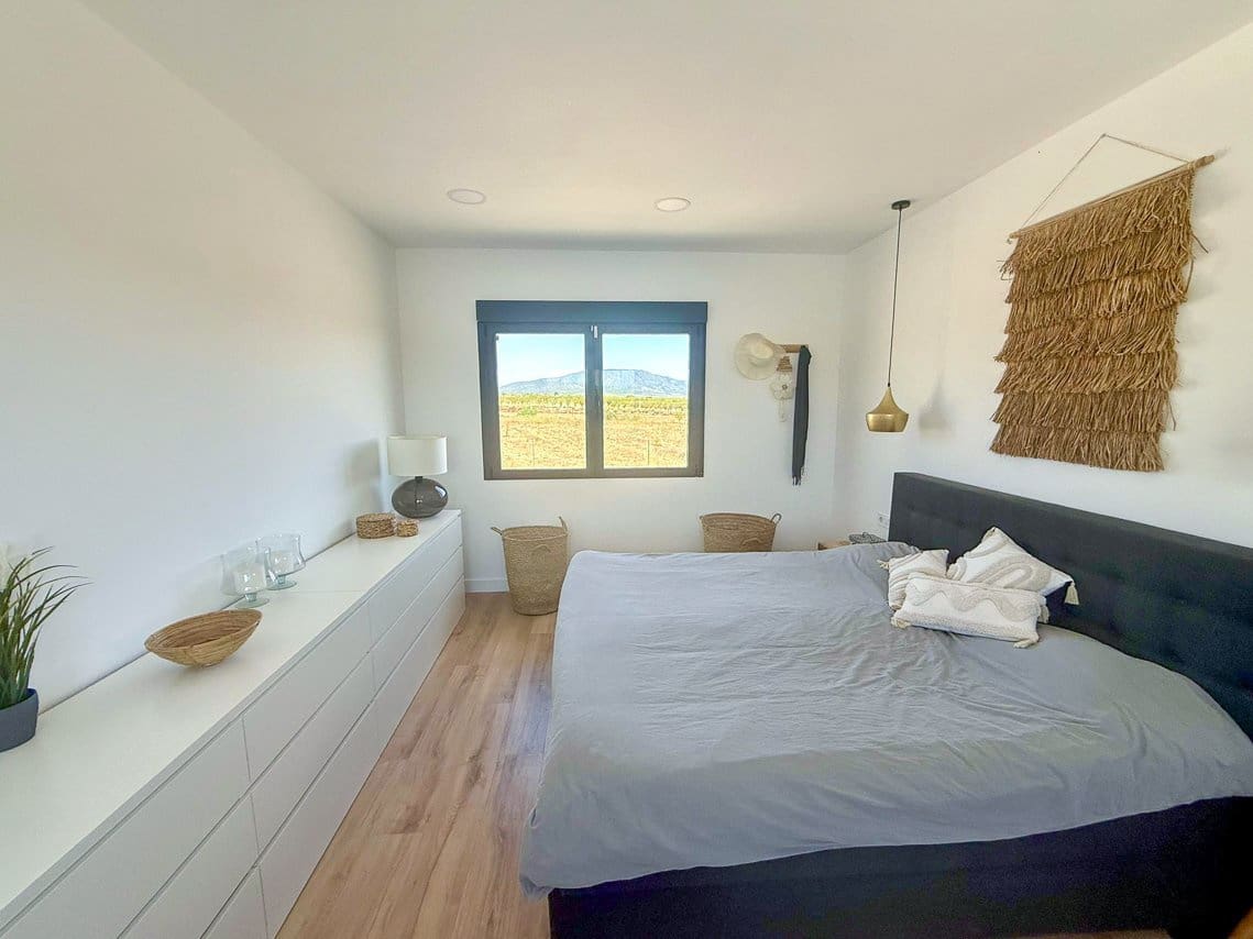 3 bedroom Villa for sale in Pinoso with pool - € 399,900 (Ref: 9646248)