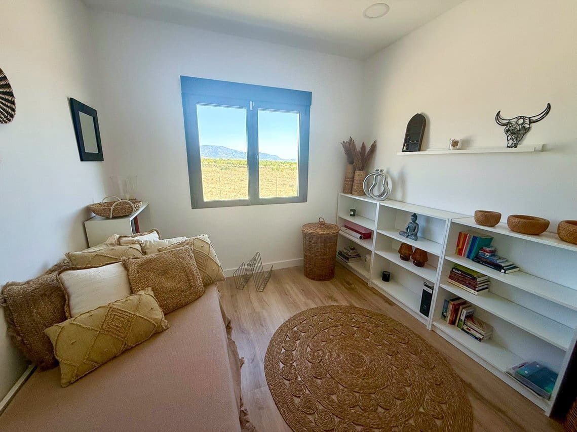 3 bedroom Villa for sale in Pinoso with pool - € 399,900 (Ref: 9646248)