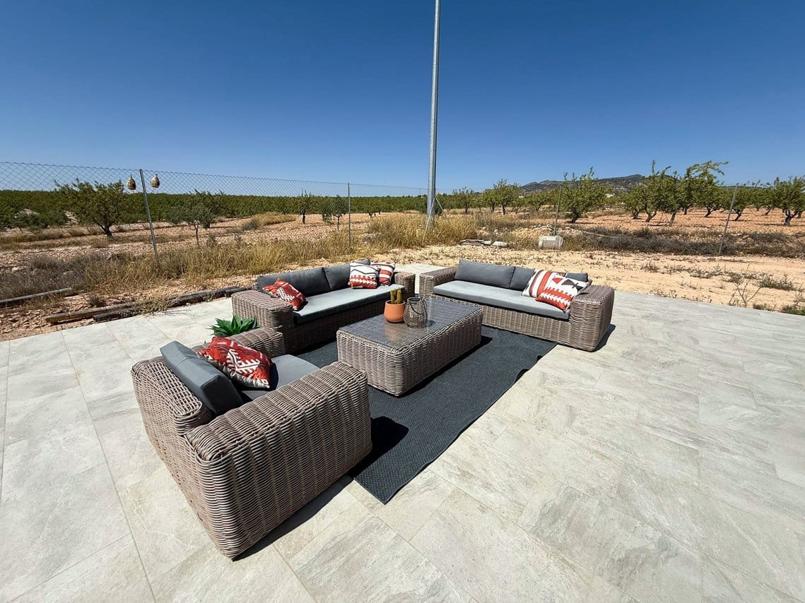 3 bedroom Villa for sale in Pinoso with pool - € 399,900 (Ref: 9646248)