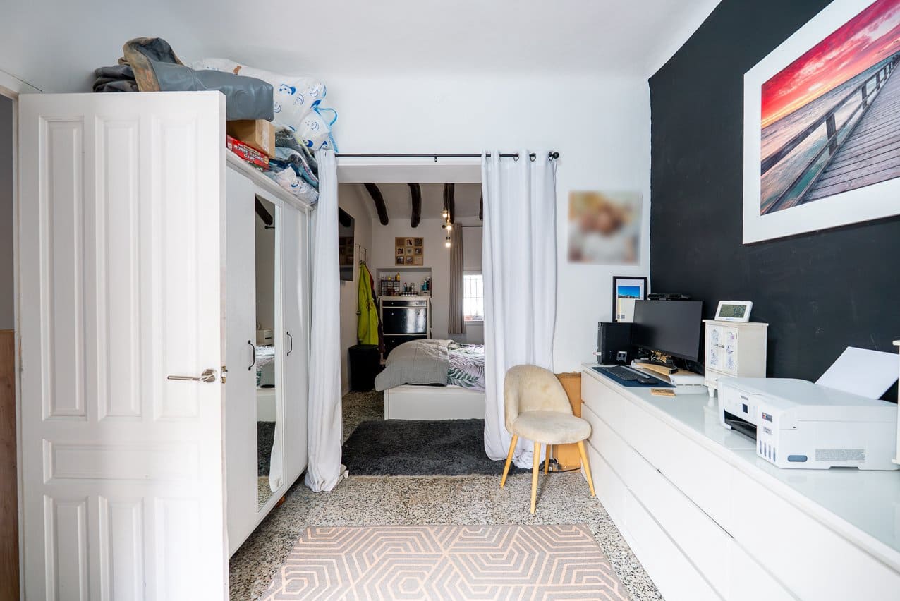 6 bedroom Townhouse for sale in Pinoso with pool - € 179,950 (Ref: 9665327)