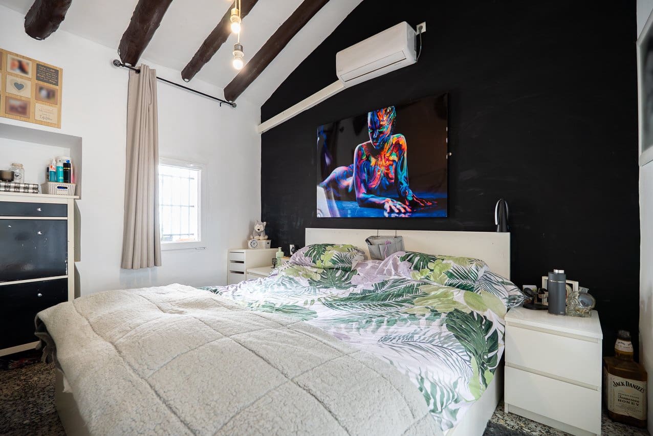 6 bedroom Townhouse for sale in Pinoso with pool - € 179,950 (Ref: 9665327)