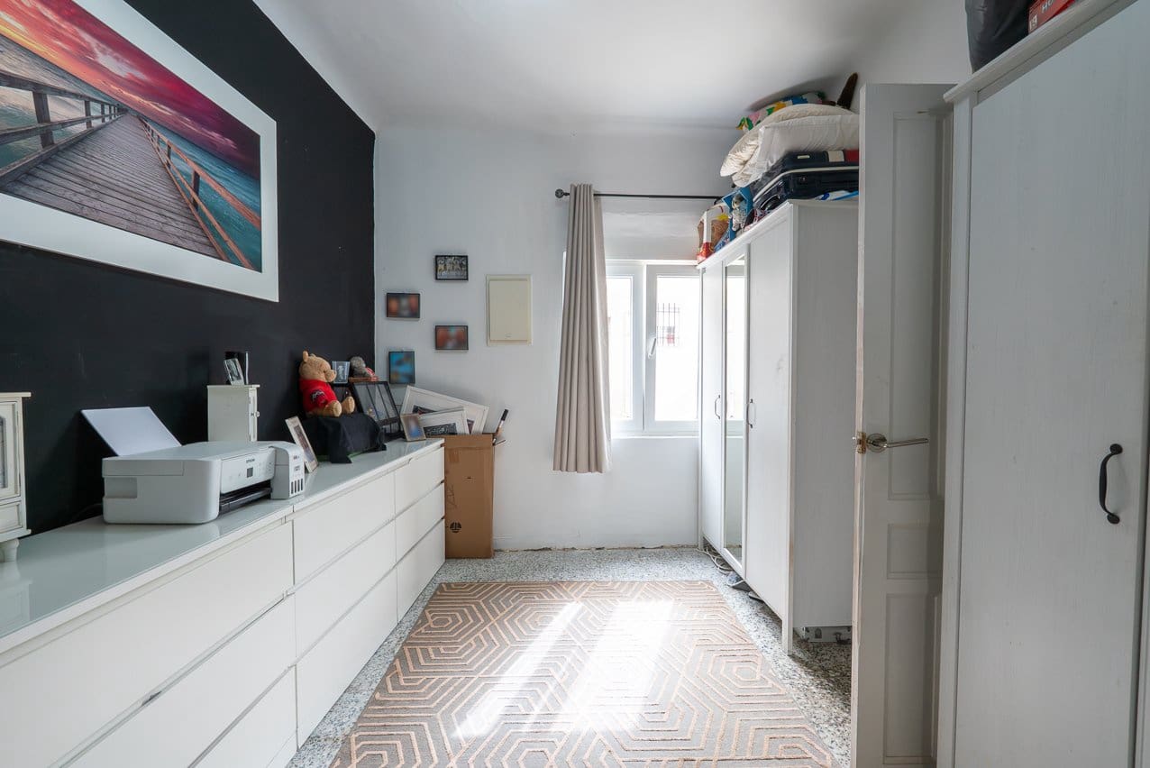 6 bedroom Townhouse for sale in Pinoso with pool - € 179,950 (Ref: 9665327)