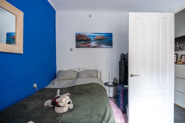 6 bedroom Townhouse for sale in Pinoso with pool - € 179,950 (Ref: 9665327)