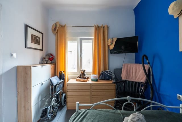 6 bedroom Townhouse for sale in Pinoso with pool - € 179,950 (Ref: 9665327)