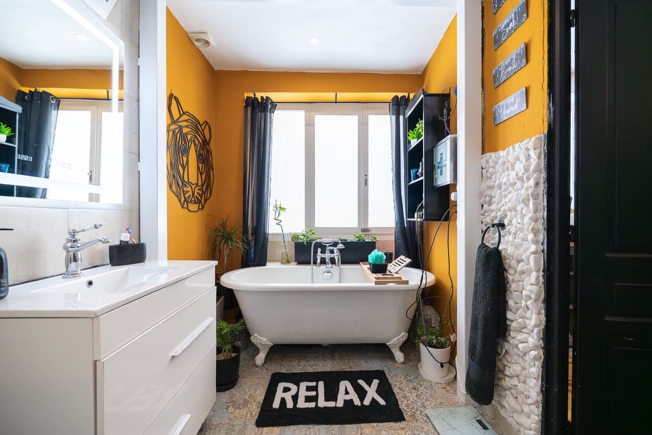 6 bedroom Townhouse for sale in Pinoso with pool - € 179,950 (Ref: 9665327)