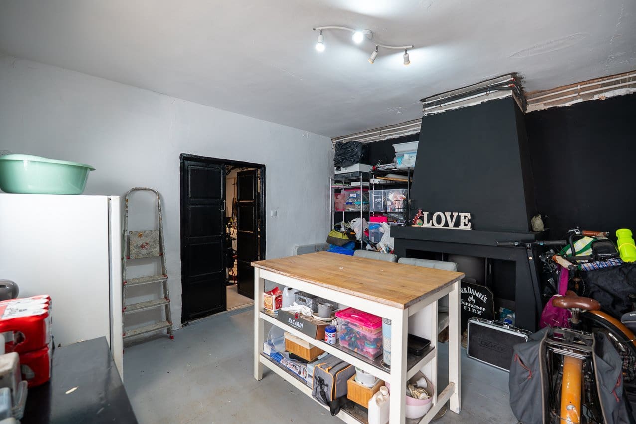 6 bedroom Townhouse for sale in Pinoso with pool - € 179,950 (Ref: 9665327)