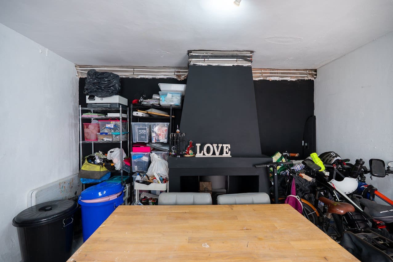 6 bedroom Townhouse for sale in Pinoso with pool - € 179,950 (Ref: 9665327)