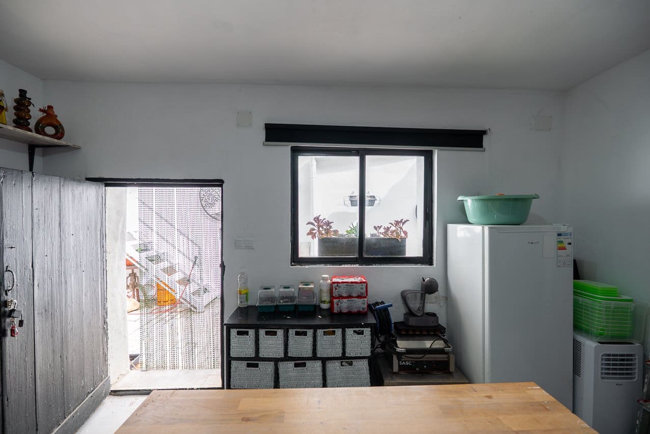 6 bedroom Townhouse for sale in Pinoso with pool - € 179,950 (Ref: 9665327)