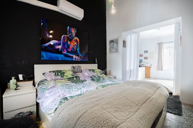 6 bedroom Townhouse for sale in Pinoso with pool - € 179,950 (Ref: 9665327)