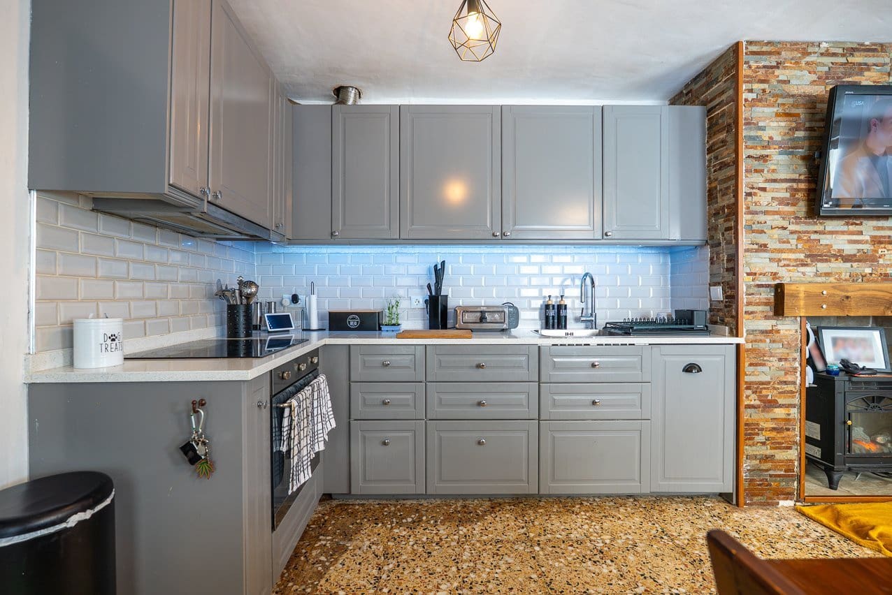 6 bedroom Townhouse for sale in Pinoso with pool - € 169,950 (Ref: 9665327)