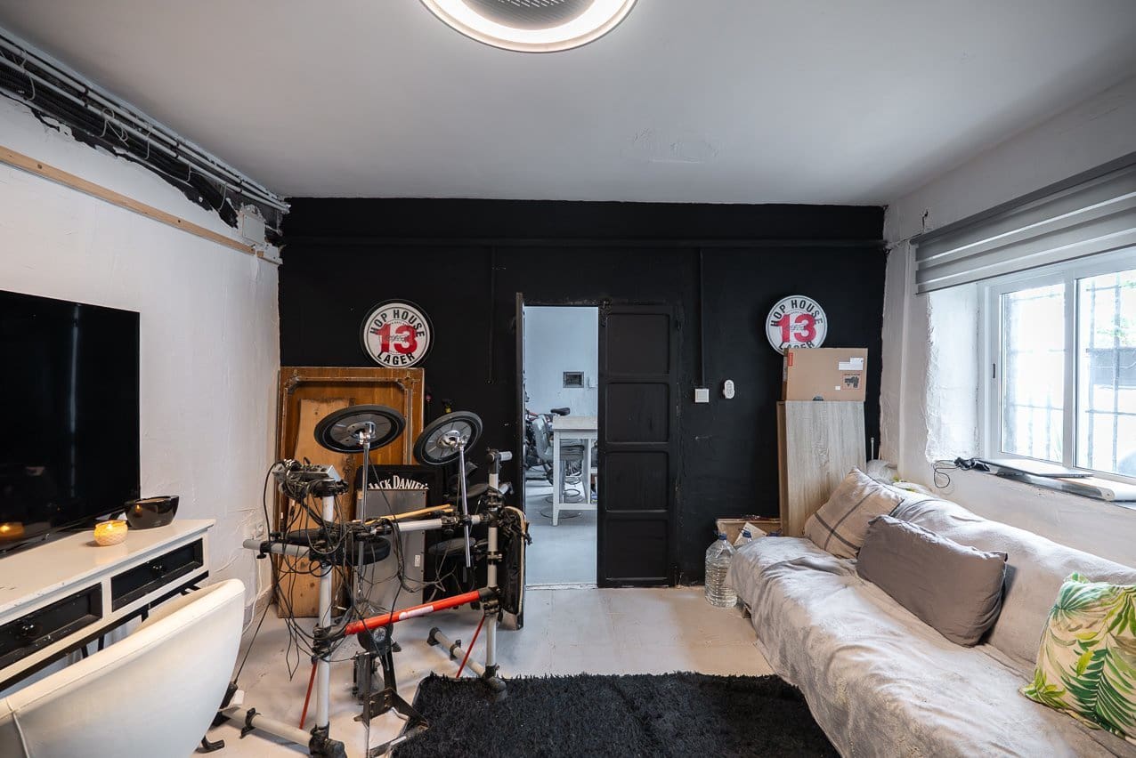 6 bedroom Townhouse for sale in Pinoso with pool - € 169,950 (Ref: 9665327)