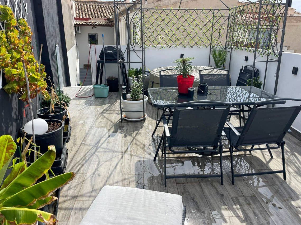 6 bedroom Townhouse for sale in Pinoso with pool - € 169,950 (Ref: 9665327)