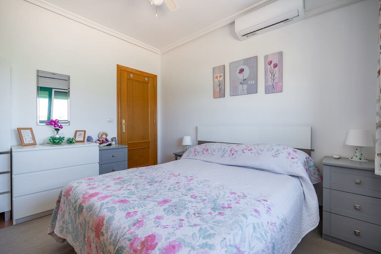 3 bedroom Apartment for sale in Pinoso with pool - € 149,950 (Ref: 9723881)