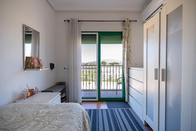 3 bedroom Apartment for sale in Pinoso with pool - € 149,950 (Ref: 9723881)