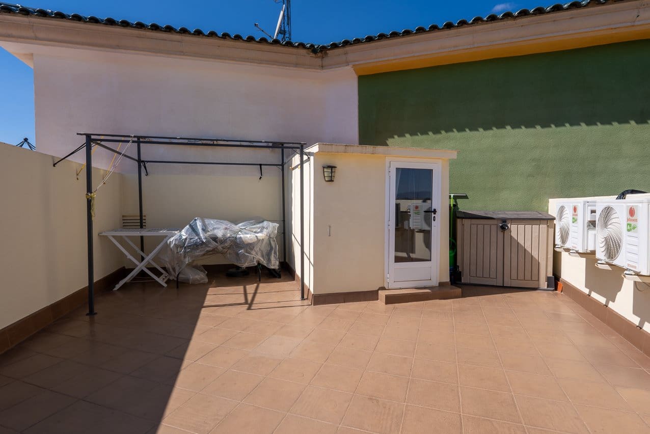 3 bedroom Apartment for sale in Pinoso with pool - € 149,950 (Ref: 9723881)