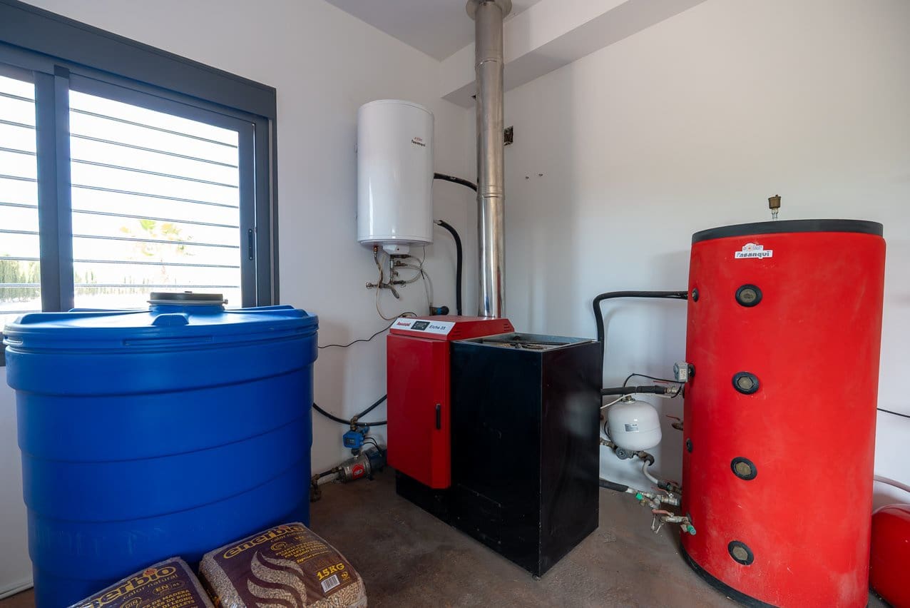 4 slaapkamer Villa te koop in Pinoso met zwembad - € 650.000 (Ref: 9725152)