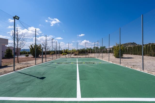 4 slaapkamer Villa te koop in Pinoso met zwembad - € 650.000 (Ref: 9725152)