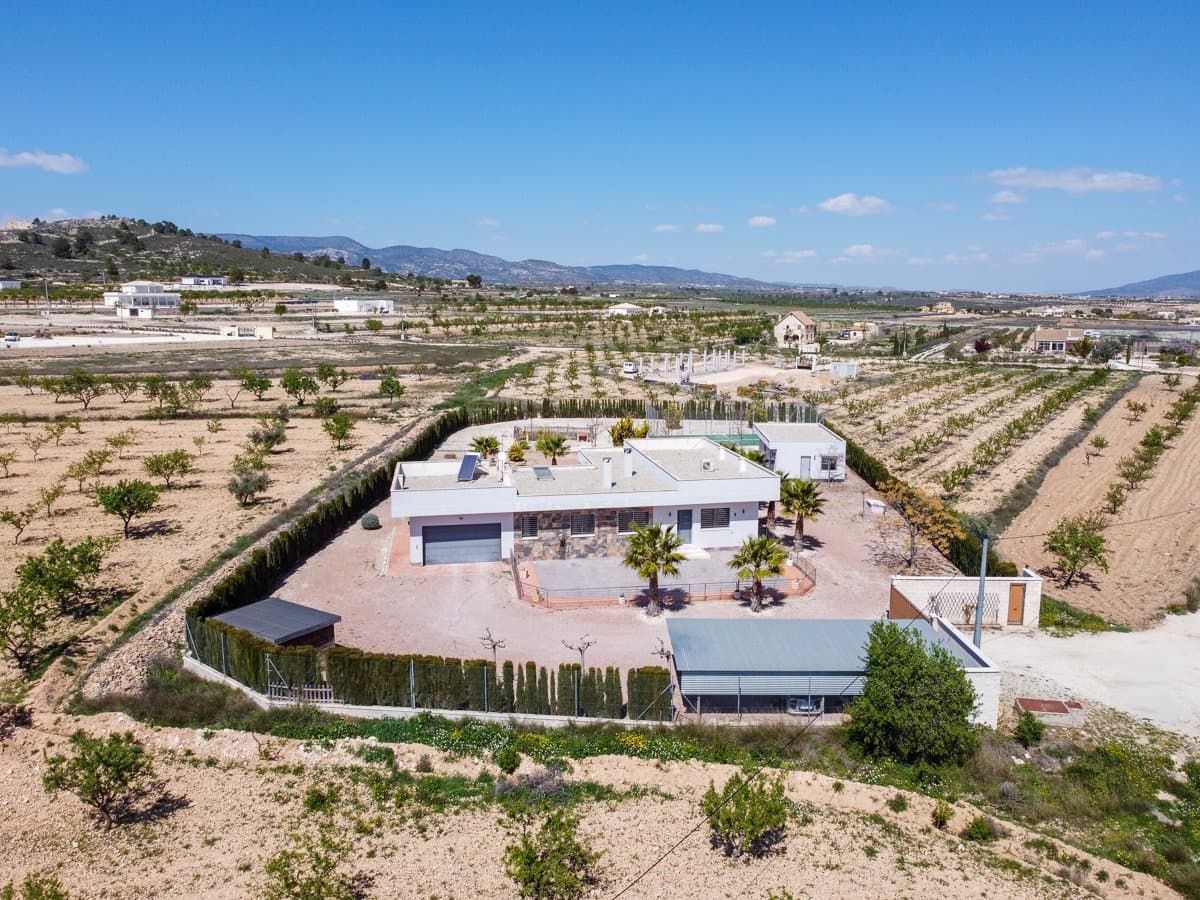 4 slaapkamer Villa te koop in Pinoso met zwembad - € 650.000 (Ref: 9725152)